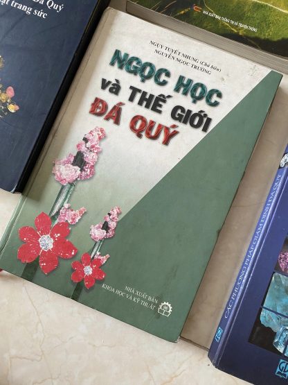 Ngọc Học Và Thế Giới Đá Quý - Ngụy Tuyết Nhung